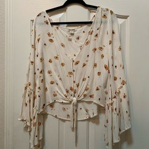 Woman’s blouse. Billabong. Size Large